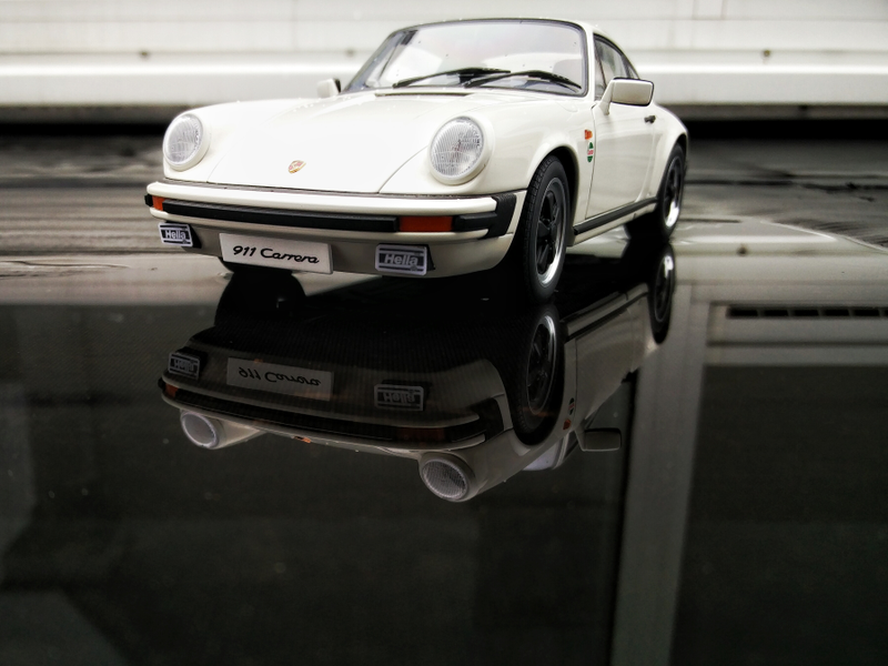 Illustration for article titled Carrera White Carrera 3.2 in the rain - Autoart 1:18